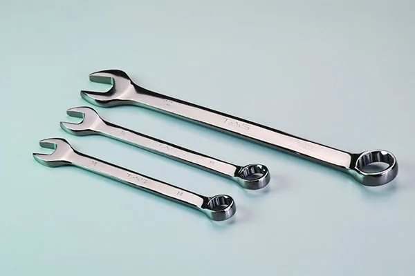 Комбинированный гаечный ключ с зеркальной полировкой