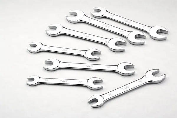 Двусторонний рожковый гаечный ключ с зеркальной полировкой