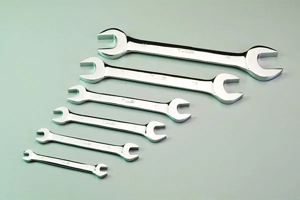 Двусторонний рожковый гаечный ключ с зеркальной полировкой